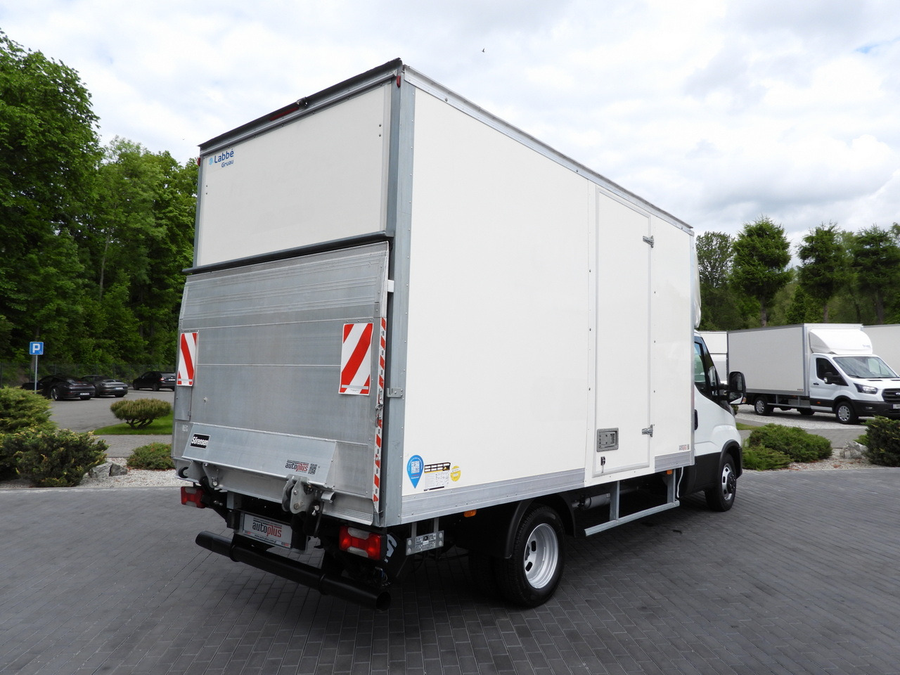 IVECO DAILY 35C16 BOX LIFT 8 PALLETS CRUISE CONTROL TWIN WHEELS AIR CONDITIONING 160HP - Dodávka skriňová nadstavba: obrázok 3 IVECO DAILY 35C16 BOX LIFT 8 PALLETS CRUISE CONTROL TWIN WHEELS AIR CONDITIONING 160HP - Dodávka skriňová nadstavba: obrázok 3
