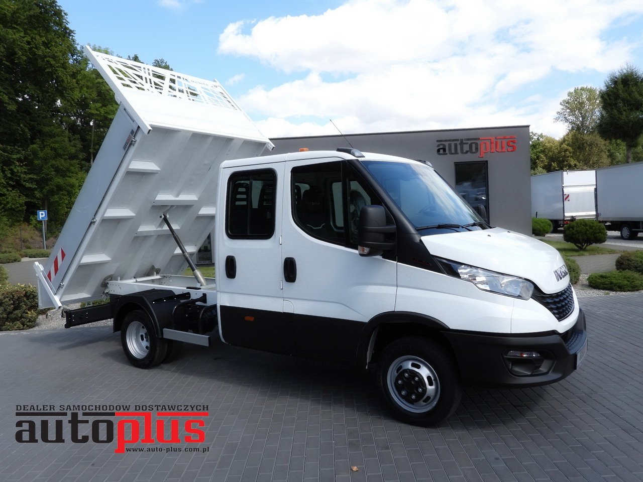 IVECO DAILY 35C16 TIPPER DOUBLE CABIN DOKA 6 SEATS CRUISE CONTROL NAVIGATION TWIN WHEELS AIR CONDITIONING 160HP - Dodávka sklápač: obrázok 1 IVECO DAILY 35C16 TIPPER DOUBLE CABIN DOKA 6 SEATS CRUISE CONTROL NAVIGATION TWIN WHEELS AIR CONDITIONING 160HP - Dodávka sklápač: obrázok 1
