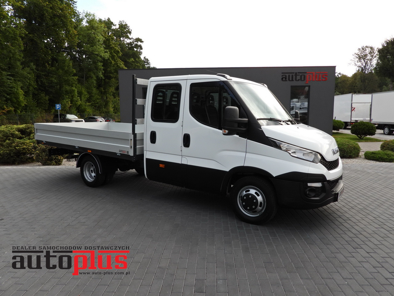 IVECO DAILY 35C17 STAKE BODY DOUBLE CABIN DOKA 7 SEATS CRUISE CONTROL TWIN WHEELS AIR CONDITIONING 170HP - Dodávka valník: obrázok 1 IVECO DAILY 35C17 STAKE BODY DOUBLE CABIN DOKA 7 SEATS CRUISE CONTROL TWIN WHEELS AIR CONDITIONING 170HP - Dodávka valník: obrázok 1