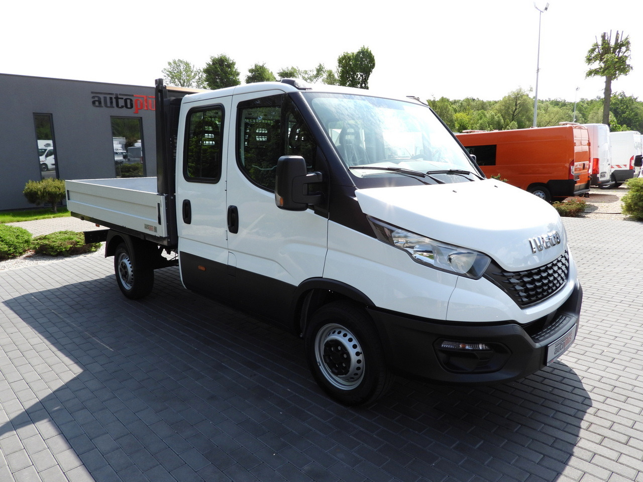 IVECO DAILY 35S12 STAKE BODY DOUBLE CABIN DOKA 7 SEATS AIR CONDITIONING 120HP - Dodávkа s dvojitou kabínou: obrázok 4 IVECO DAILY 35S12 STAKE BODY DOUBLE CABIN DOKA 7 SEATS AIR CONDITIONING 120HP - Dodávkа s dvojitou kabínou: obrázok 4