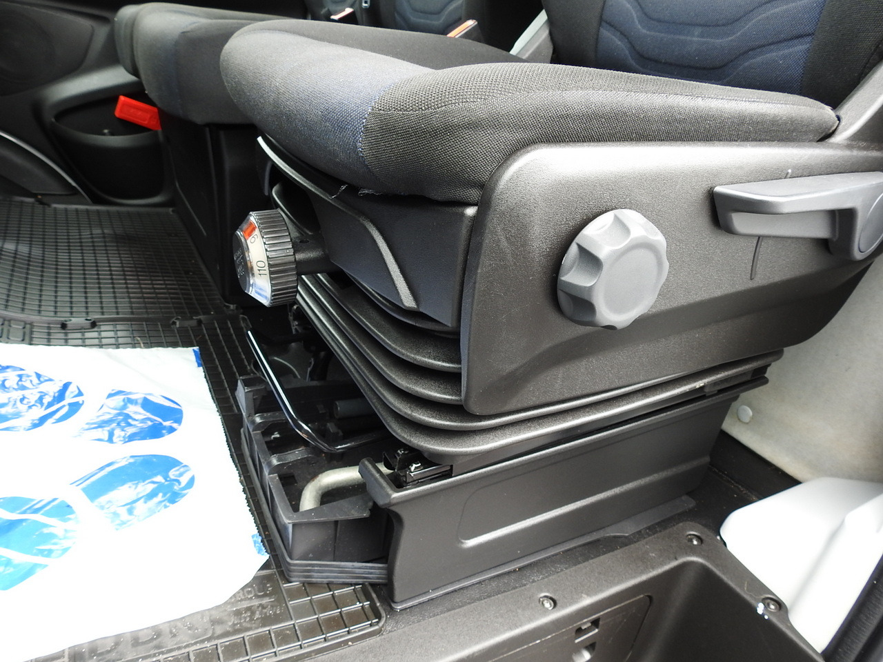 Dodávka skriňová nadstavba IVECO DAILY 35S14 8 PALLETS CRUISE CONTROL TWIN WHEELS AIR CONDITIONING  140HP: obrázok 22