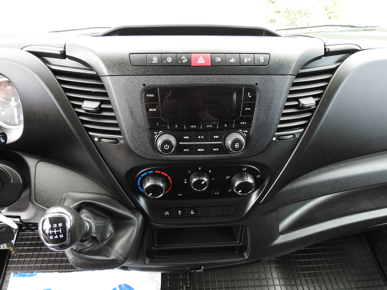 Dodávka skriňová nadstavba IVECO DAILY 35S14 8 PALLETS CRUISE CONTROL TWIN WHEELS AIR CONDITIONING  140HP: obrázok 30