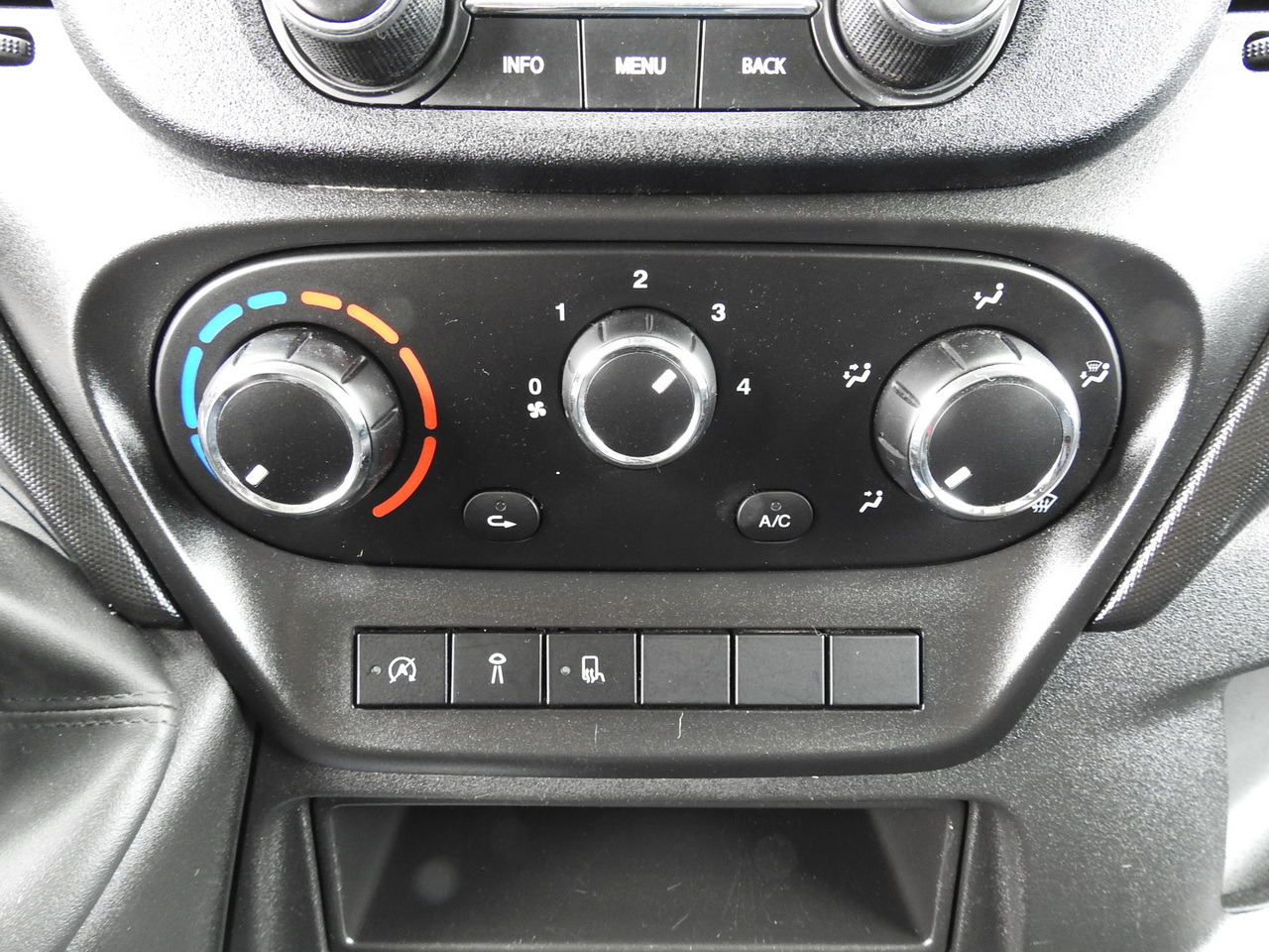 Dodávka skriňová nadstavba IVECO DAILY 35S14 8 PALLETS CRUISE CONTROL TWIN WHEELS AIR CONDITIONING  140HP: obrázok 33