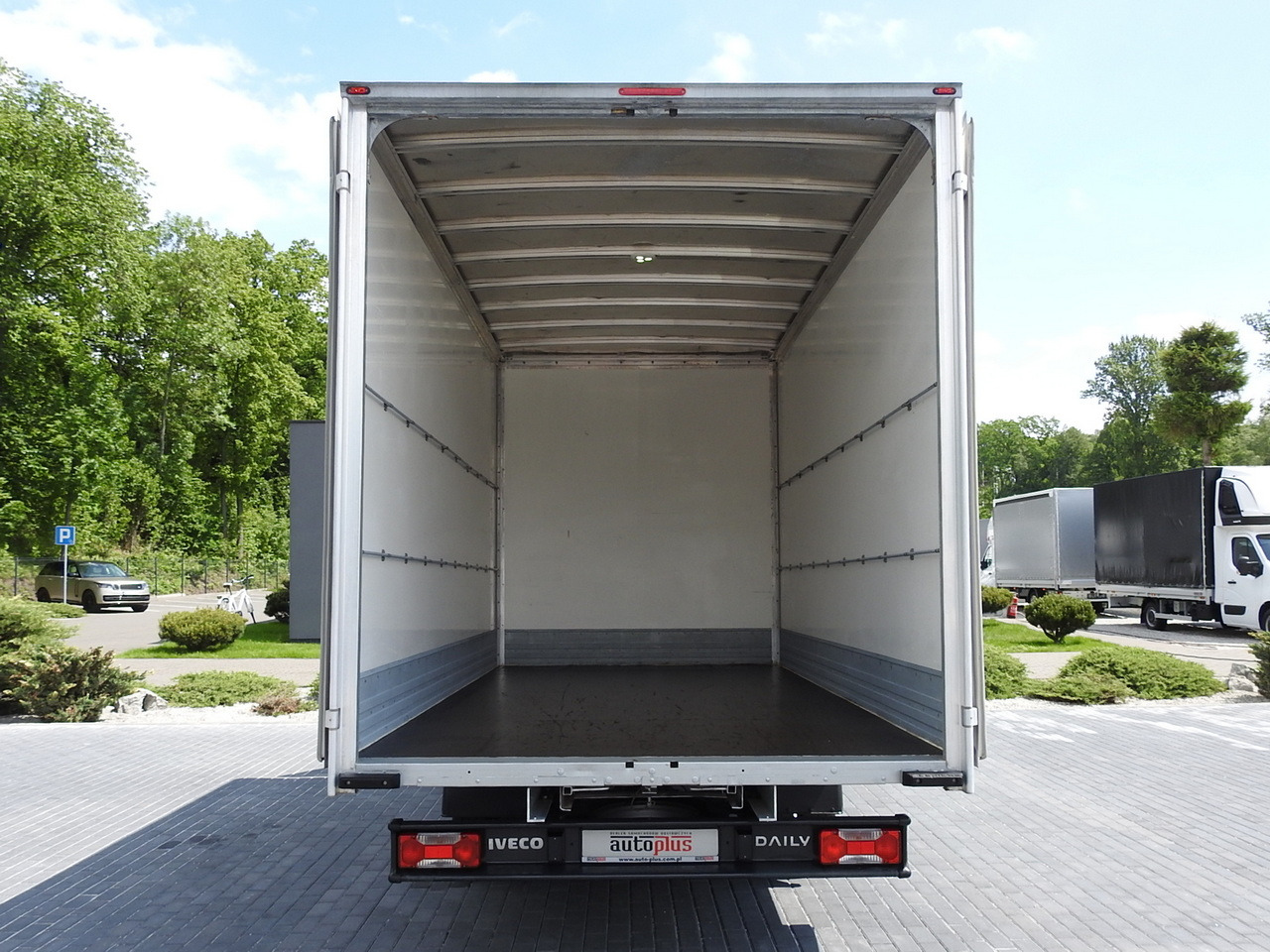 Dodávka skriňová nadstavba IVECO DAILY 35S14 8 PALLETS CRUISE CONTROL TWIN WHEELS AIR CONDITIONING  140HP: obrázok 11