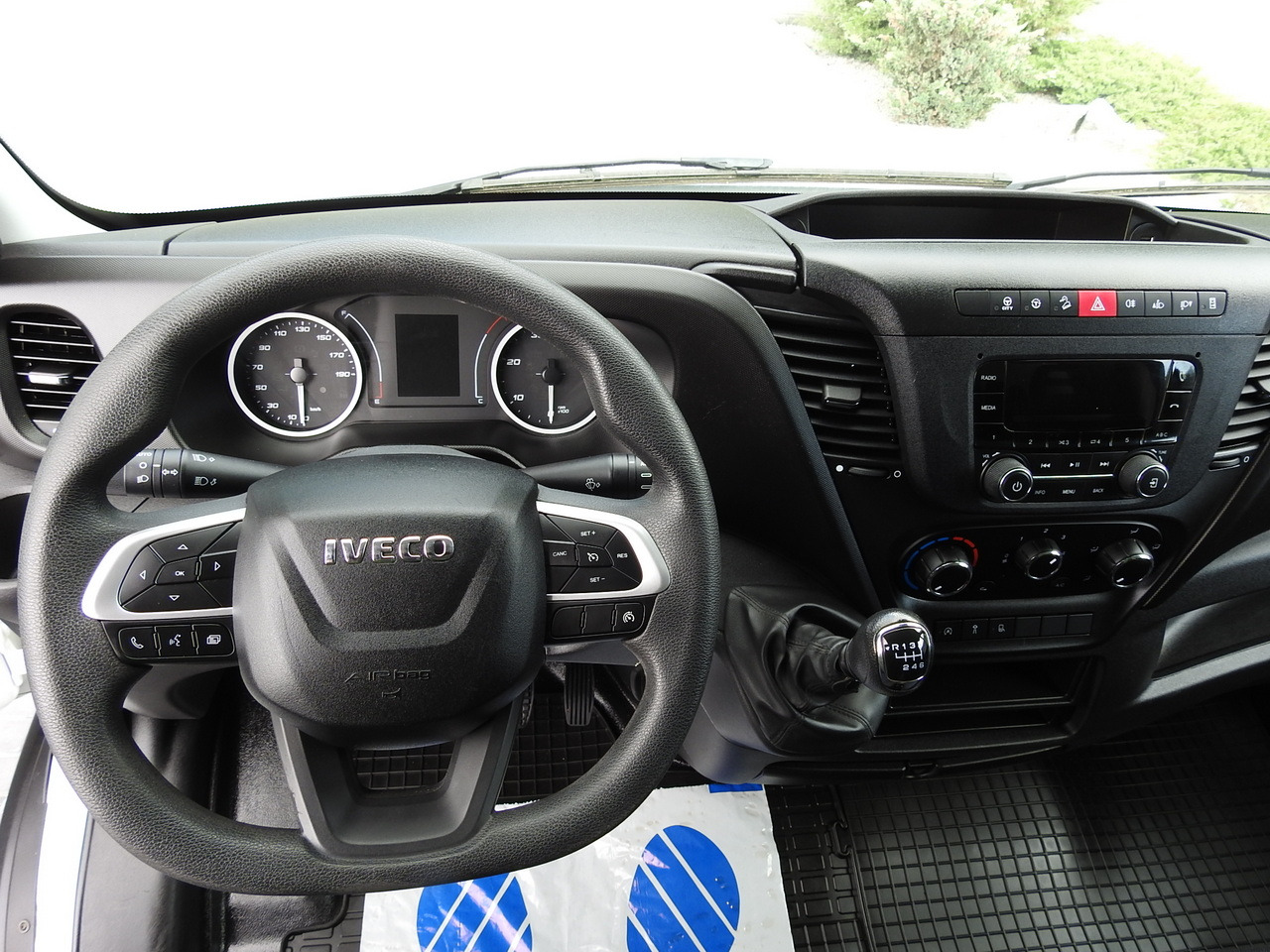 Dodávka skriňová nadstavba IVECO DAILY 35S14 8 PALLETS CRUISE CONTROL TWIN WHEELS AIR CONDITIONING  140HP: obrázok 24