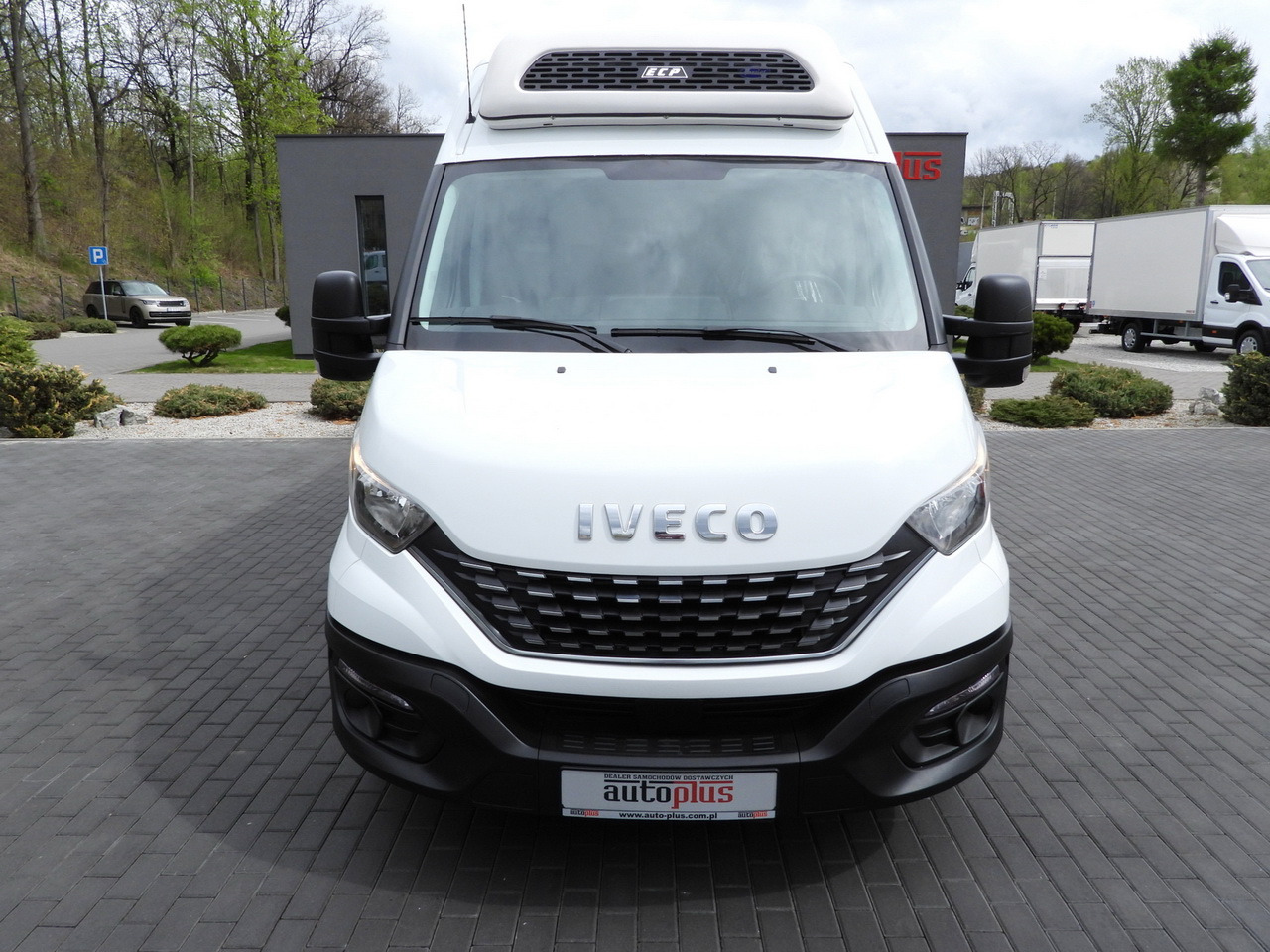 IVECO DAILY 35S14 REFRIGERATOR VAN 0*C POWER SUPPLY 230V CRUISE CONTROL AUTOMATIC TRANSMISSION HI-MATIC AIR CONDITIONING 140HP - Chladiarenská dodávka: obrázok 5 IVECO DAILY 35S14 REFRIGERATOR VAN 0*C POWER SUPPLY 230V CRUISE CONTROL AUTOMATIC TRANSMISSION HI-MATIC AIR CONDITIONING 140HP - Chladiarenská dodávka: obrázok 5