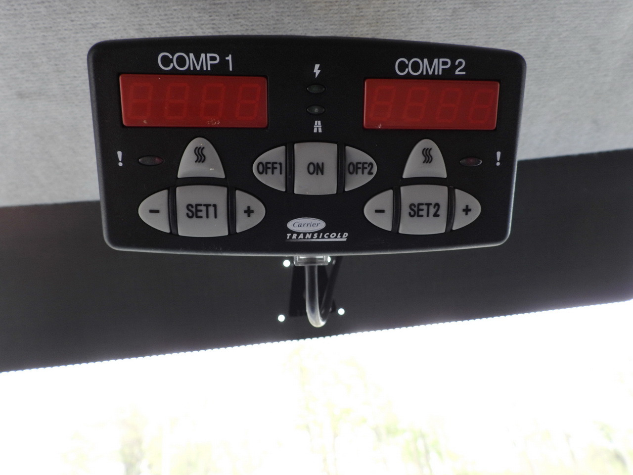 Chladiarenská dodávka IVECO DAILY 35S14 REFRIGERATOR VAN 0*C POWER SUPPLY 230V CRUISE CONTROL AUTOMATIC TRANSMISSION HI-MATIC AIR CONDITIONING 140HP: obrázok 45 Chladiarenská dodávka IVECO DAILY 35S14 REFRIGERATOR VAN 0*C POWER SUPPLY 230V CRUISE CONTROL AUTOMATIC TRANSMISSION HI-MATIC AIR CONDITIONING 140HP: obrázok 45