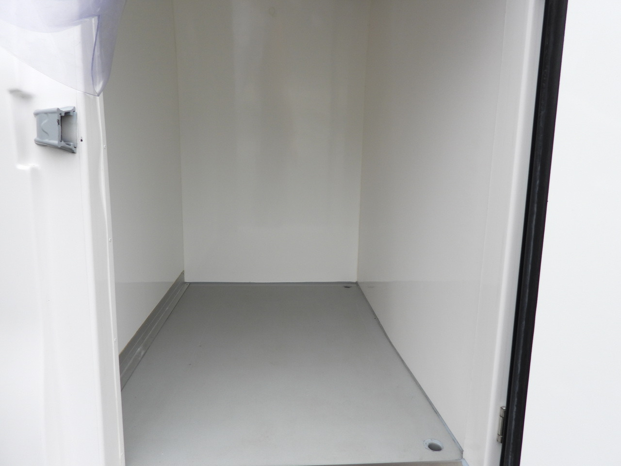 Chladiarenská dodávka IVECO DAILY 35S14 REFRIGERATOR VAN 0*C POWER SUPPLY 230V CRUISE CONTROL AUTOMATIC TRANSMISSION HI-MATIC AIR CONDITIONING 140HP: obrázok 27 Chladiarenská dodávka IVECO DAILY 35S14 REFRIGERATOR VAN 0*C POWER SUPPLY 230V CRUISE CONTROL AUTOMATIC TRANSMISSION HI-MATIC AIR CONDITIONING 140HP: obrázok 27