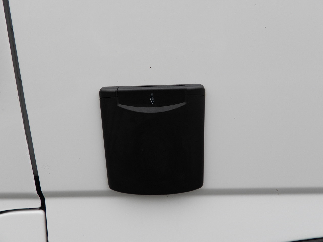 Chladiarenská dodávka IVECO DAILY 35S14 REFRIGERATOR VAN 0*C POWER SUPPLY 230V CRUISE CONTROL AUTOMATIC TRANSMISSION HI-MATIC AIR CONDITIONING 140HP: obrázok 30 Chladiarenská dodávka IVECO DAILY 35S14 REFRIGERATOR VAN 0*C POWER SUPPLY 230V CRUISE CONTROL AUTOMATIC TRANSMISSION HI-MATIC AIR CONDITIONING 140HP: obrázok 30