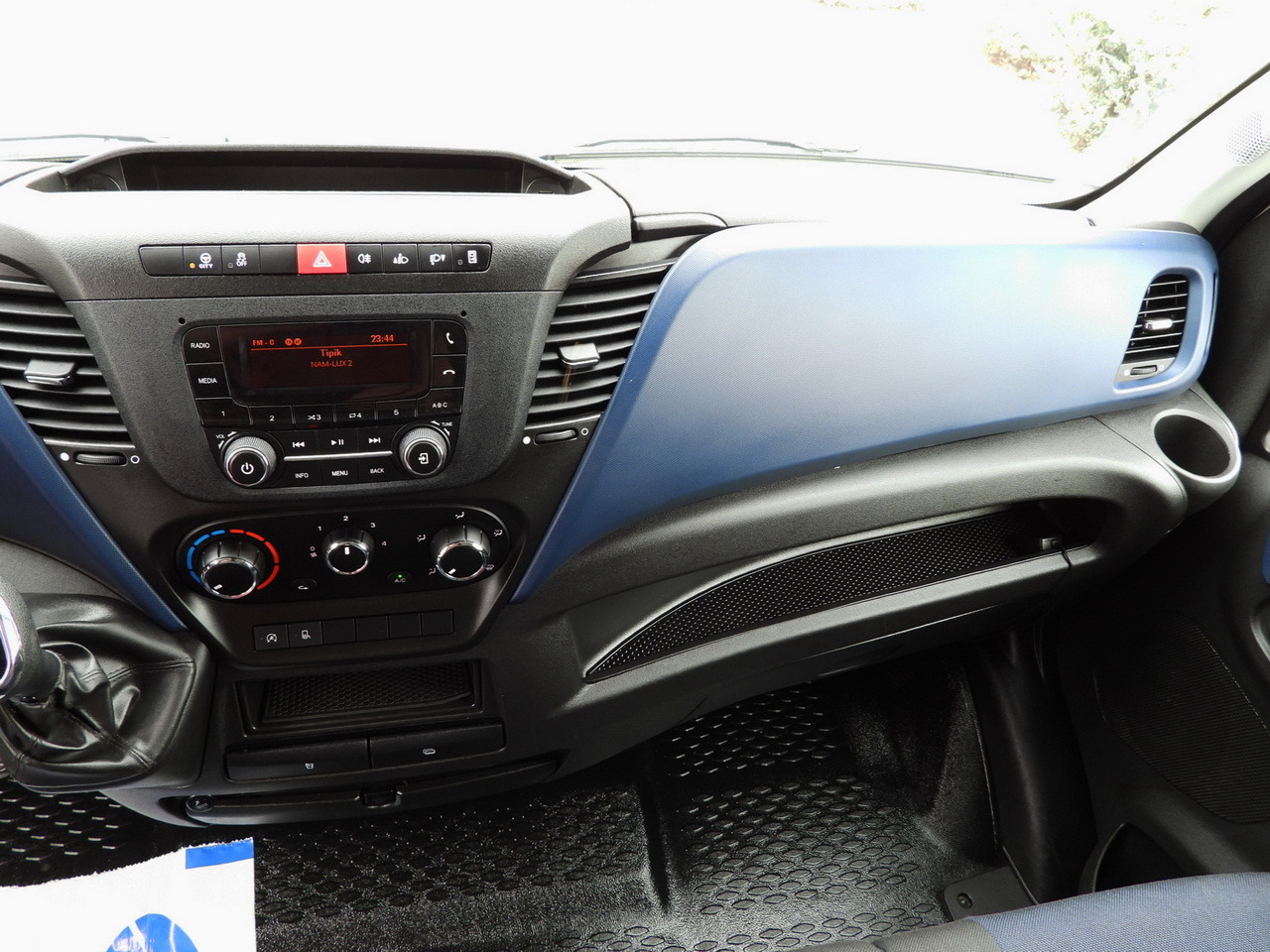 Chladiarenská dodávka IVECO DAILY 35S14 REFRIGERATOR VAN 0*C POWER SUPPLY 230V CRUISE CONTROL AUTOMATIC TRANSMISSION HI-MATIC AIR CONDITIONING 140HP: obrázok 41 Chladiarenská dodávka IVECO DAILY 35S14 REFRIGERATOR VAN 0*C POWER SUPPLY 230V CRUISE CONTROL AUTOMATIC TRANSMISSION HI-MATIC AIR CONDITIONING 140HP: obrázok 41