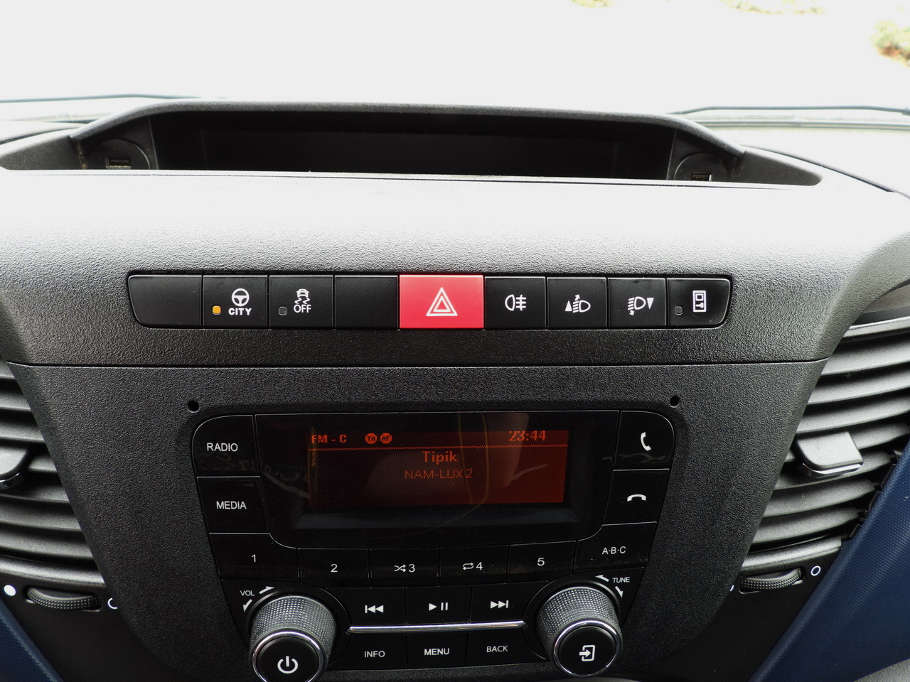 Chladiarenská dodávka IVECO DAILY 35S14 REFRIGERATOR VAN 0*C POWER SUPPLY 230V CRUISE CONTROL AUTOMATIC TRANSMISSION HI-MATIC AIR CONDITIONING 140HP: obrázok 44 Chladiarenská dodávka IVECO DAILY 35S14 REFRIGERATOR VAN 0*C POWER SUPPLY 230V CRUISE CONTROL AUTOMATIC TRANSMISSION HI-MATIC AIR CONDITIONING 140HP: obrázok 44