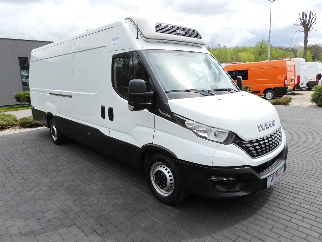 IVECO DAILY 35S14 REFRIGERATOR VAN 0*C POWER SUPPLY 230V CRUISE CONTROL AUTOMATIC TRANSMISSION HI-MATIC AIR CONDITIONING 140HP - Chladiarenská dodávka: obrázok 4 IVECO DAILY 35S14 REFRIGERATOR VAN 0*C POWER SUPPLY 230V CRUISE CONTROL AUTOMATIC TRANSMISSION HI-MATIC AIR CONDITIONING 140HP - Chladiarenská dodávka: obrázok 4