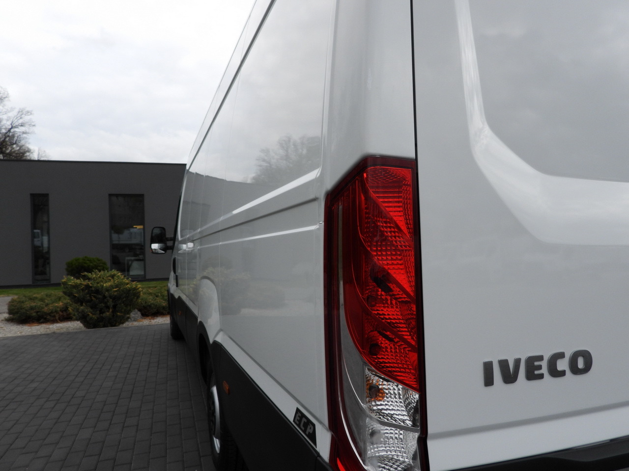 Chladiarenská dodávka IVECO DAILY 35S14 REFRIGERATOR VAN 0*C POWER SUPPLY 230V CRUISE CONTROL AUTOMATIC TRANSMISSION HI-MATIC AIR CONDITIONING 140HP: obrázok 23 Chladiarenská dodávka IVECO DAILY 35S14 REFRIGERATOR VAN 0*C POWER SUPPLY 230V CRUISE CONTROL AUTOMATIC TRANSMISSION HI-MATIC AIR CONDITIONING 140HP: obrázok 23