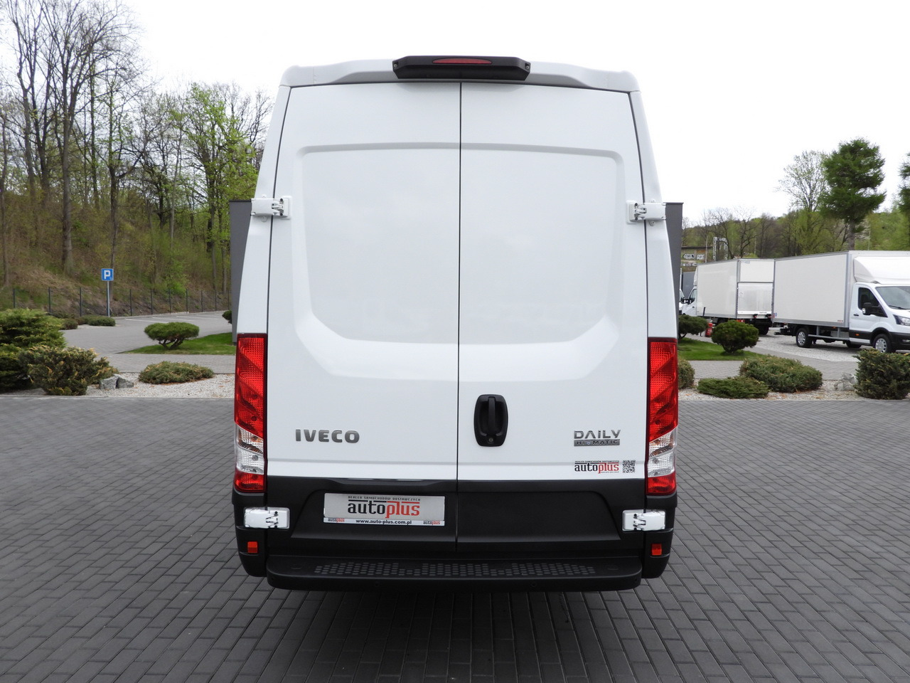 Chladiarenská dodávka IVECO DAILY 35S14 REFRIGERATOR VAN 0*C POWER SUPPLY 230V CRUISE CONTROL AUTOMATIC TRANSMISSION HI-MATIC AIR CONDITIONING 140HP: obrázok 11 Chladiarenská dodávka IVECO DAILY 35S14 REFRIGERATOR VAN 0*C POWER SUPPLY 230V CRUISE CONTROL AUTOMATIC TRANSMISSION HI-MATIC AIR CONDITIONING 140HP: obrázok 11