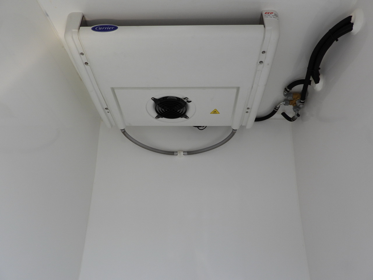 Chladiarenská dodávka IVECO DAILY 35S14 REFRIGERATOR VAN 0*C POWER SUPPLY 230V CRUISE CONTROL AUTOMATIC TRANSMISSION HI-MATIC AIR CONDITIONING 140HP: obrázok 29 Chladiarenská dodávka IVECO DAILY 35S14 REFRIGERATOR VAN 0*C POWER SUPPLY 230V CRUISE CONTROL AUTOMATIC TRANSMISSION HI-MATIC AIR CONDITIONING 140HP: obrázok 29