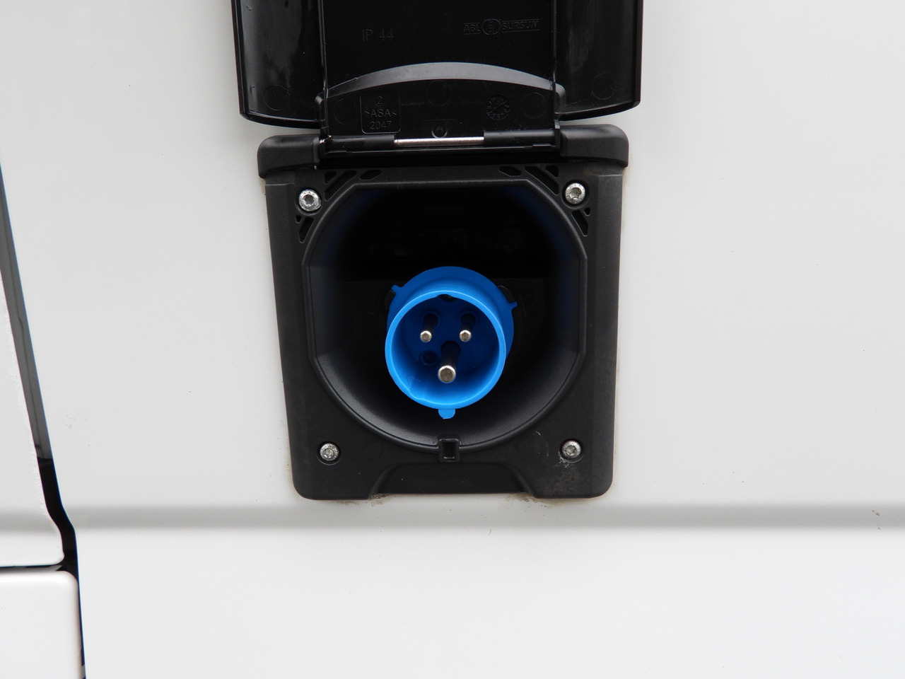 Chladiarenská dodávka IVECO DAILY 35S14 REFRIGERATOR VAN 0*C POWER SUPPLY 230V CRUISE CONTROL AUTOMATIC TRANSMISSION HI-MATIC AIR CONDITIONING 140HP: obrázok 31 Chladiarenská dodávka IVECO DAILY 35S14 REFRIGERATOR VAN 0*C POWER SUPPLY 230V CRUISE CONTROL AUTOMATIC TRANSMISSION HI-MATIC AIR CONDITIONING 140HP: obrázok 31