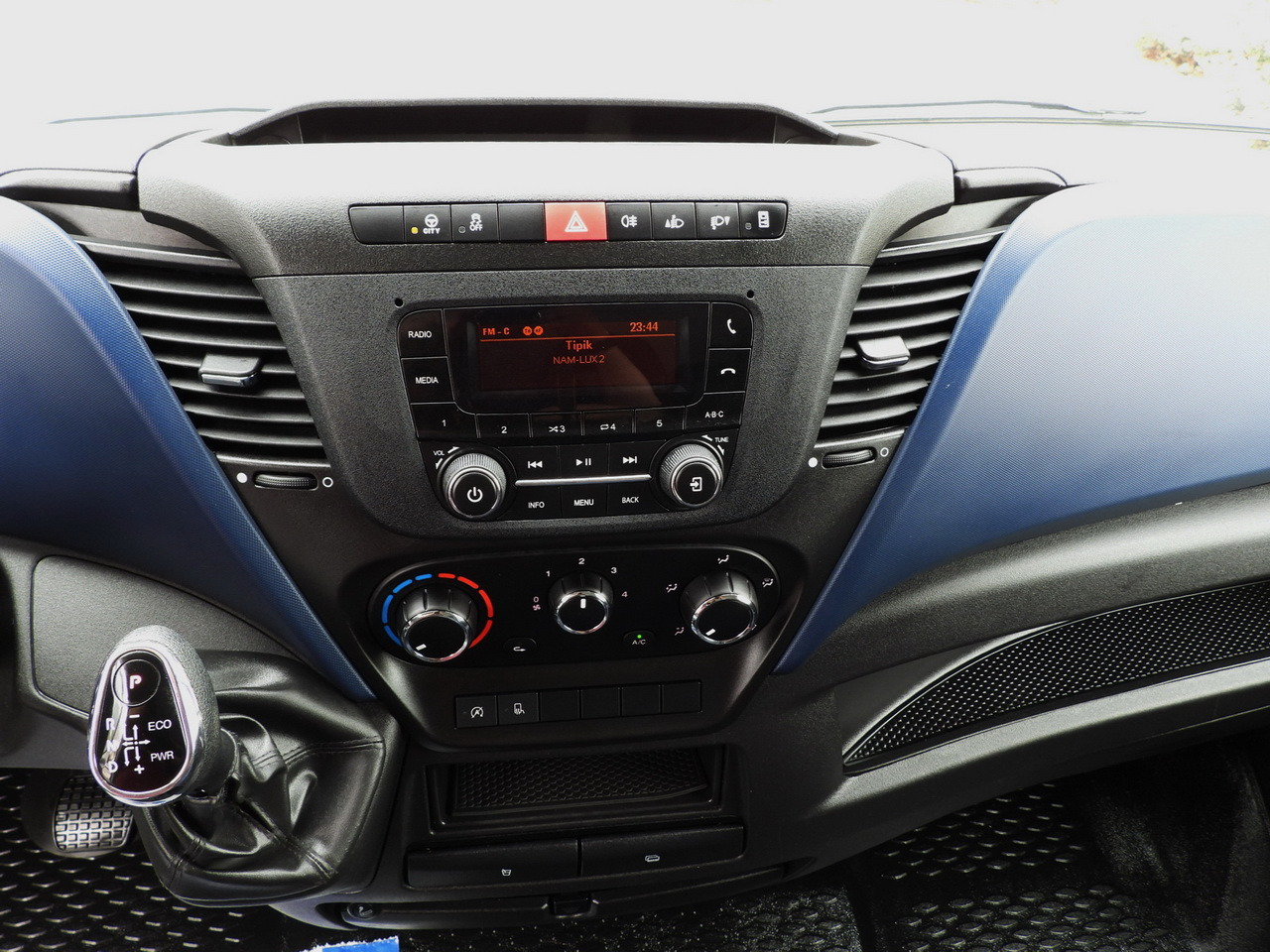 Chladiarenská dodávka IVECO DAILY 35S14 REFRIGERATOR VAN 0*C POWER SUPPLY 230V CRUISE CONTROL AUTOMATIC TRANSMISSION HI-MATIC AIR CONDITIONING 140HP: obrázok 42 Chladiarenská dodávka IVECO DAILY 35S14 REFRIGERATOR VAN 0*C POWER SUPPLY 230V CRUISE CONTROL AUTOMATIC TRANSMISSION HI-MATIC AIR CONDITIONING 140HP: obrázok 42