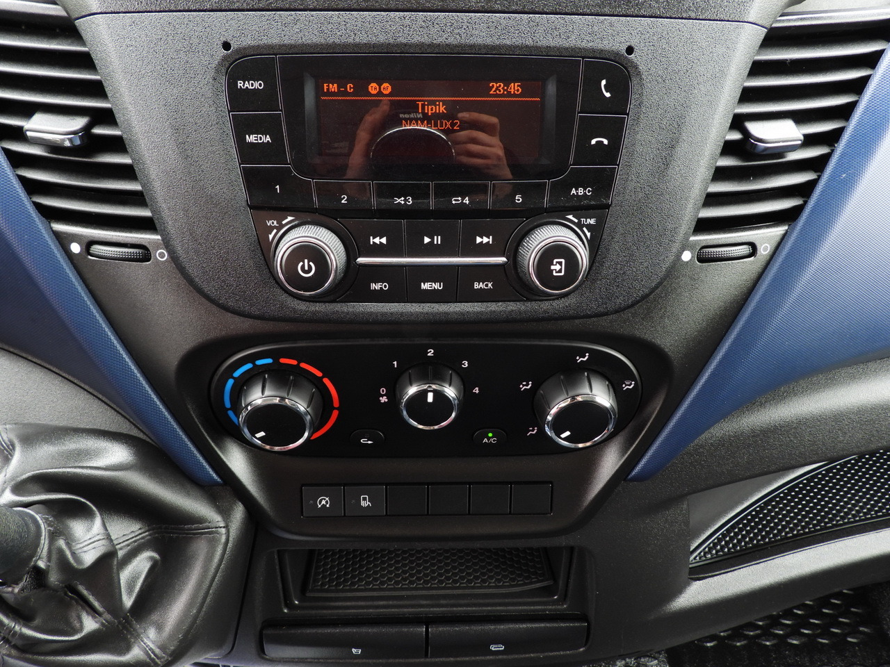 Chladiarenská dodávka IVECO DAILY 35S14 REFRIGERATOR VAN 0*C POWER SUPPLY 230V CRUISE CONTROL AUTOMATIC TRANSMISSION HI-MATIC AIR CONDITIONING 140HP: obrázok 43 Chladiarenská dodávka IVECO DAILY 35S14 REFRIGERATOR VAN 0*C POWER SUPPLY 230V CRUISE CONTROL AUTOMATIC TRANSMISSION HI-MATIC AIR CONDITIONING 140HP: obrázok 43