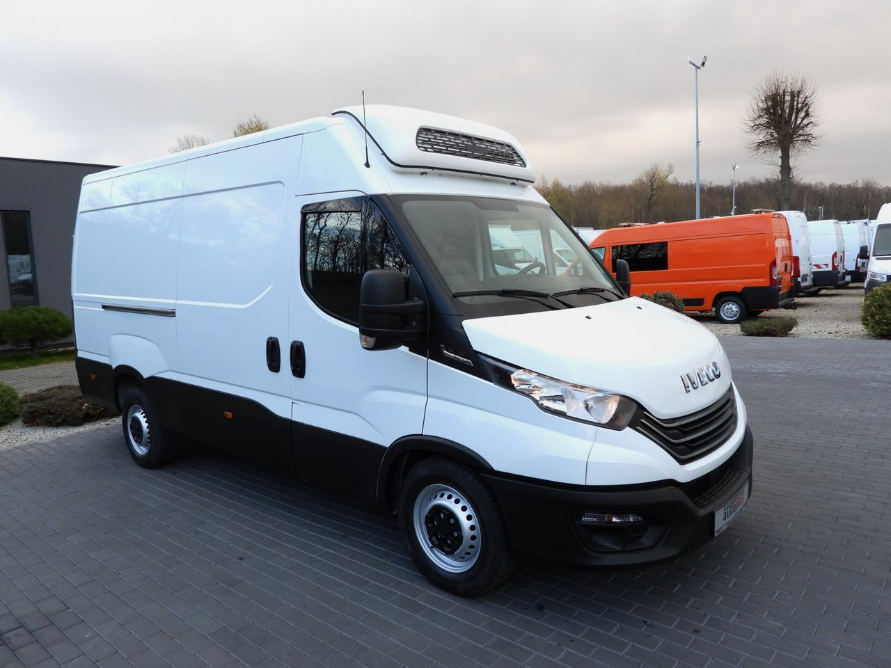 IVECO DAILY 35S14 REFRIGERATOR VAN 0*C POWER SUPPLY 230V NAVIGATION AUTOMATIC TRANSMISSION AIR CONDITIONING 140HP - Chladiarenská dodávka: obrázok 4 IVECO DAILY 35S14 REFRIGERATOR VAN 0*C POWER SUPPLY 230V NAVIGATION AUTOMATIC TRANSMISSION AIR CONDITIONING 140HP - Chladiarenská dodávka: obrázok 4