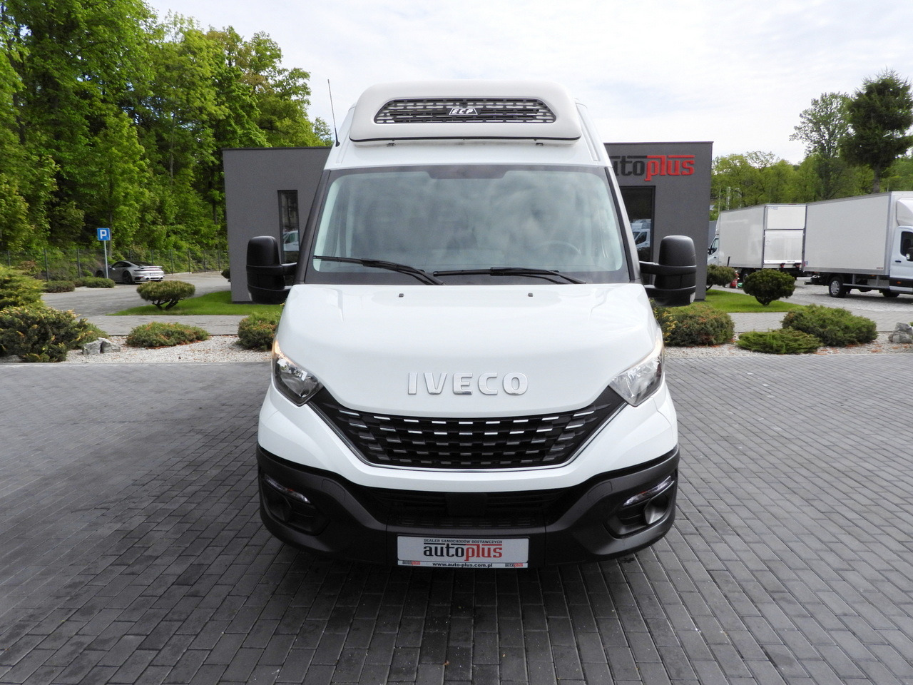 IVECO DAILY 35S14 REFRIGERATOR VAN -10*C POWER SUPPLY 230V CRUISE CONTROL AUTOMATIC TRANSMISSION HI-MATIC AIR CONDITIONING 140HP - Chladiarenská dodávka: obrázok 5 IVECO DAILY 35S14 REFRIGERATOR VAN -10*C POWER SUPPLY 230V CRUISE CONTROL AUTOMATIC TRANSMISSION HI-MATIC AIR CONDITIONING 140HP - Chladiarenská dodávka: obrázok 5