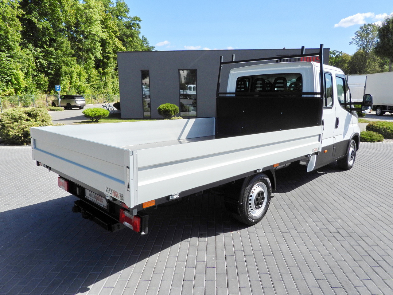 IVECO DAILY 35S14 STAKE BODY DOUBLE CABIN DOKA 7 SEATS CRUISE CONTROL AIR CONDITIONING 135HP - Dodávka valník: obrázok 3 IVECO DAILY 35S14 STAKE BODY DOUBLE CABIN DOKA 7 SEATS CRUISE CONTROL AIR CONDITIONING 135HP - Dodávka valník: obrázok 3