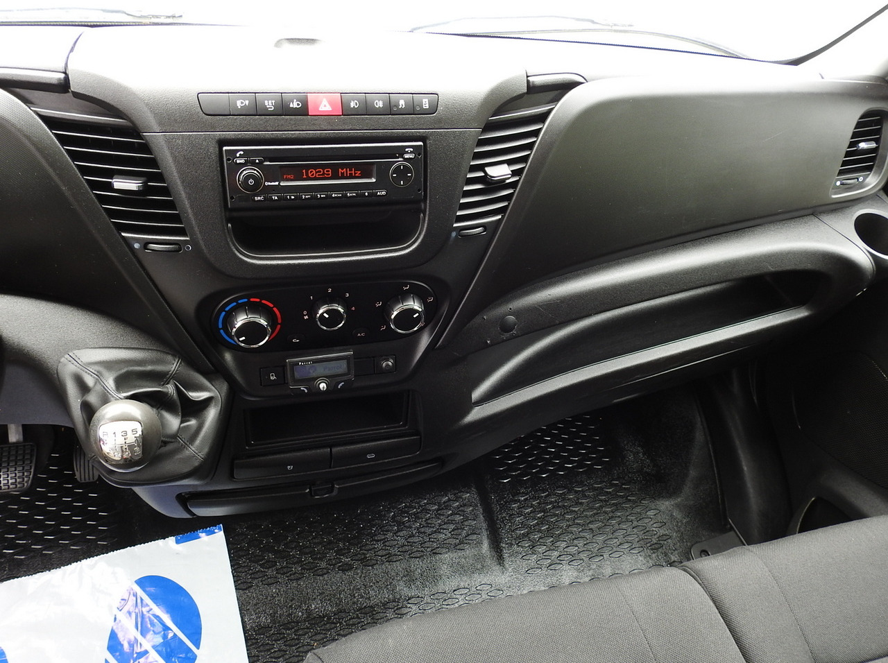 Chladiarenská dodávka IVECO DAILY 35S15 REGRIGERATOR BOX -12*C 8 PALLETS CRUISE CONTROL TWIN WHEELS AIR CONDITIONING 150HP: obrázok 35 Chladiarenská dodávka IVECO DAILY 35S15 REGRIGERATOR BOX -12*C 8 PALLETS CRUISE CONTROL TWIN WHEELS AIR CONDITIONING 150HP: obrázok 35