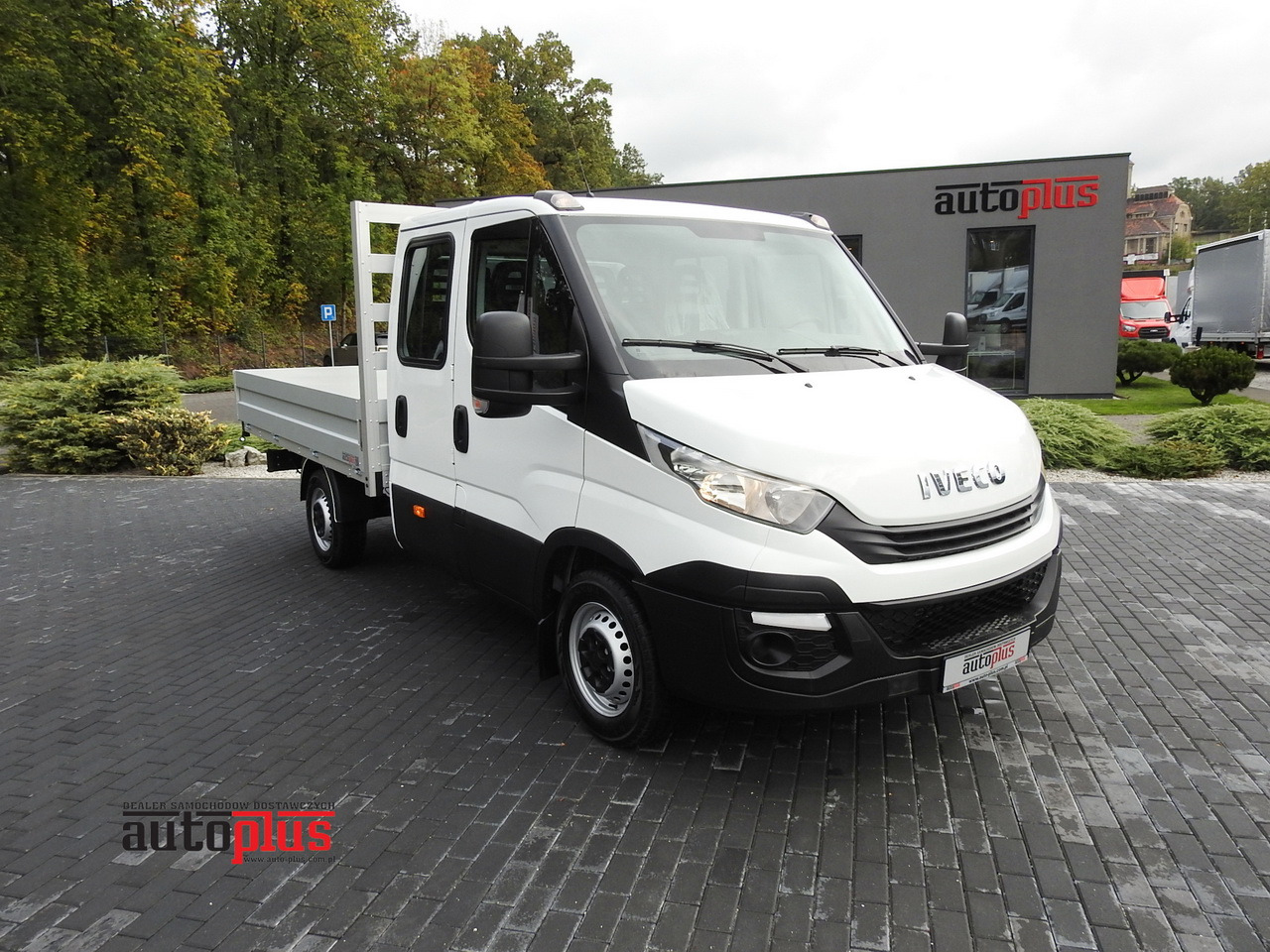 IVECO DAILY 35S15 STAKE BODY DOUBLE CABIN DOKA 7 SEATS AIR CONDITIONING 150HP - Dodávkа s dvojitou kabínou: obrázok 1 IVECO DAILY 35S15 STAKE BODY DOUBLE CABIN DOKA 7 SEATS AIR CONDITIONING 150HP - Dodávkа s dvojitou kabínou: obrázok 1