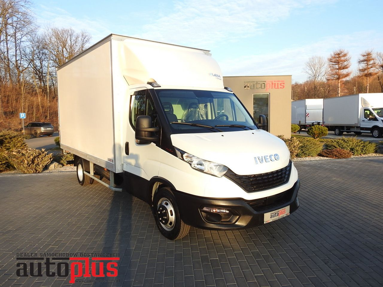 IVECO DAILY 35S16 BOX LIFT 8 PALLETS CRUISE CONTROL AIR CONDITIONING TWIN WHEELS 160HP - Dodávka skriňová nadstavba: obrázok 1 IVECO DAILY 35S16 BOX LIFT 8 PALLETS CRUISE CONTROL AIR CONDITIONING TWIN WHEELS 160HP - Dodávka skriňová nadstavba: obrázok 1