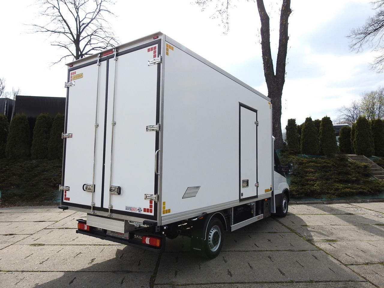 IVECO DAILY 35S16 NEW REGRIGERATOR BOX -10*C 8 PALLETS HEATING FUNCTION POWER SUPPLY 230V CRUISE CONTROL AIR CONDITIONING 160HP - Chladiarenská dodávka: obrázok 3 IVECO DAILY 35S16 NEW REGRIGERATOR BOX -10*C 8 PALLETS HEATING FUNCTION POWER SUPPLY 230V CRUISE CONTROL AIR CONDITIONING 160HP - Chladiarenská dodávka: obrázok 3
