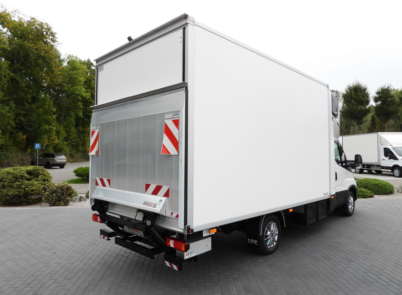 IVECO DAILY 35S18 BOX HI-MATIC LIFT 8 PALLETS CRUISE CONTROL NAVIGATION LED LIGHTS PNEUMATICS AUTOMATIC TRANSMISSION HI-MATIC AIR CONDITIONING 180HP - Dodávka skriňová nadstavba: obrázok 3 IVECO DAILY 35S18 BOX HI-MATIC LIFT 8 PALLETS CRUISE CONTROL NAVIGATION LED LIGHTS PNEUMATICS AUTOMATIC TRANSMISSION HI-MATIC AIR CONDITIONING 180HP - Dodávka skriňová nadstavba: obrázok 3