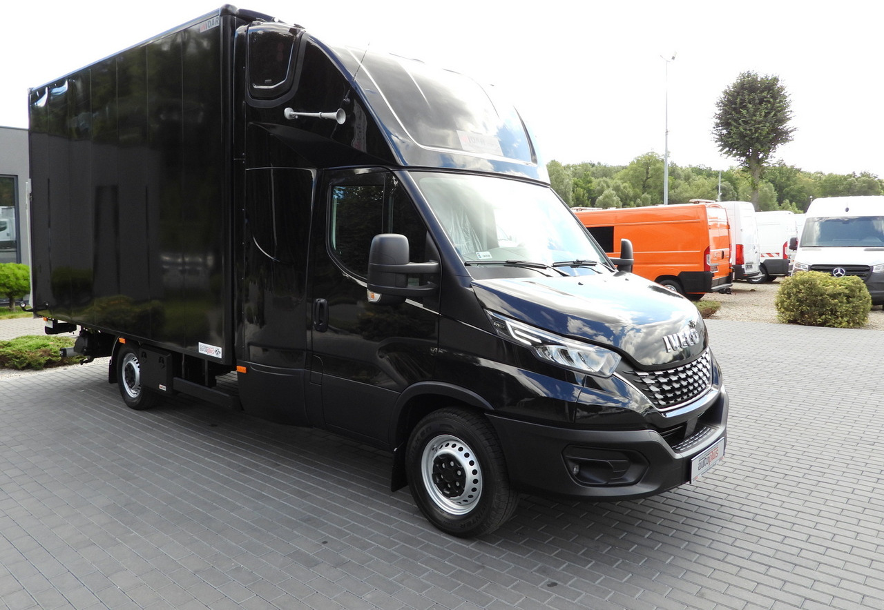 IVECO DAILY 35S18 BOX LIFT 8 PALLETS WEBASTO CRUISE CONTROL NAVIGATION LED LIGHTS PNEUMATICS AIR CONDITIONING 180HP - Dodávka skriňová nadstavba: obrázok 4 IVECO DAILY 35S18 BOX LIFT 8 PALLETS WEBASTO CRUISE CONTROL NAVIGATION LED LIGHTS PNEUMATICS AIR CONDITIONING 180HP - Dodávka skriňová nadstavba: obrázok 4