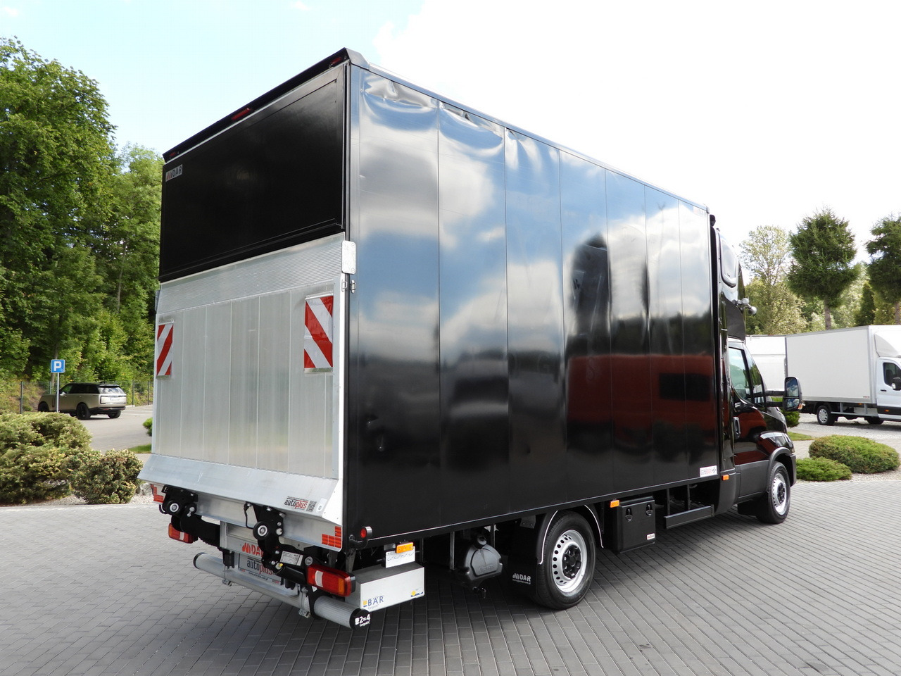IVECO DAILY 35S18 BOX LIFT 8 PALLETS WEBASTO CRUISE CONTROL NAVIGATION LED LIGHTS PNEUMATICS AIR CONDITIONING 180HP - Dodávka skriňová nadstavba: obrázok 3 IVECO DAILY 35S18 BOX LIFT 8 PALLETS WEBASTO CRUISE CONTROL NAVIGATION LED LIGHTS PNEUMATICS AIR CONDITIONING 180HP - Dodávka skriňová nadstavba: obrázok 3