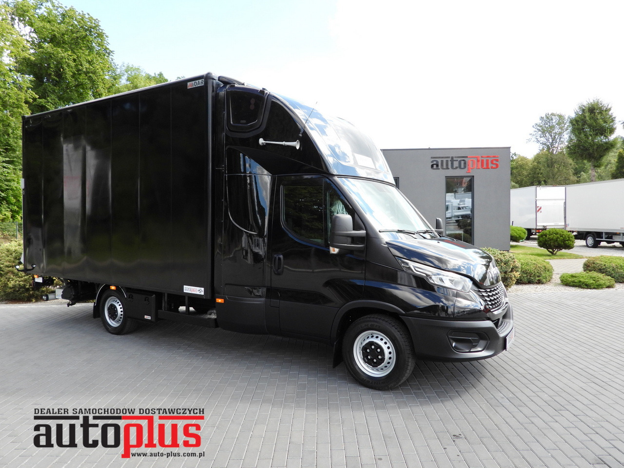 IVECO DAILY 35S18 BOX LIFT 8 PALLETS WEBASTO CRUISE CONTROL NAVIGATION LED LIGHTS PNEUMATICS AIR CONDITIONING 180HP - Dodávka skriňová nadstavba: obrázok 1 IVECO DAILY 35S18 BOX LIFT 8 PALLETS WEBASTO CRUISE CONTROL NAVIGATION LED LIGHTS PNEUMATICS AIR CONDITIONING 180HP - Dodávka skriňová nadstavba: obrázok 1