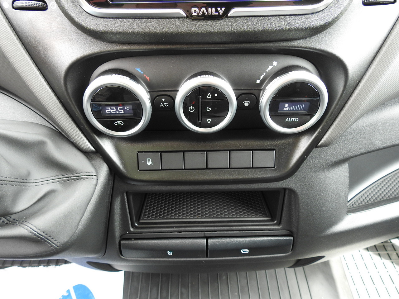 Nový Dodávka skriňová nadstavba IVECO DAILY 35S18 NEW BOX 10 PALLETS CRUISE CONTROL NAVIGATION AIR CONDITIONING LED LIGHTS GUARANTEE 180HP: obrázok 41 Nový Dodávka skriňová nadstavba IVECO DAILY 35S18 NEW BOX 10 PALLETS CRUISE CONTROL NAVIGATION AIR CONDITIONING LED LIGHTS GUARANTEE 180HP: obrázok 41