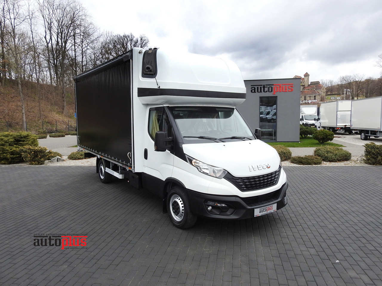 IVECO DAILY 35S18 TARPAULIN 10 PALLETS WEBASTO CRUISE CONTROL AIR CONDITIONING 180HP - Plachtová dodávka: obrázok 1 IVECO DAILY 35S18 TARPAULIN 10 PALLETS WEBASTO CRUISE CONTROL AIR CONDITIONING 180HP - Plachtová dodávka: obrázok 1
