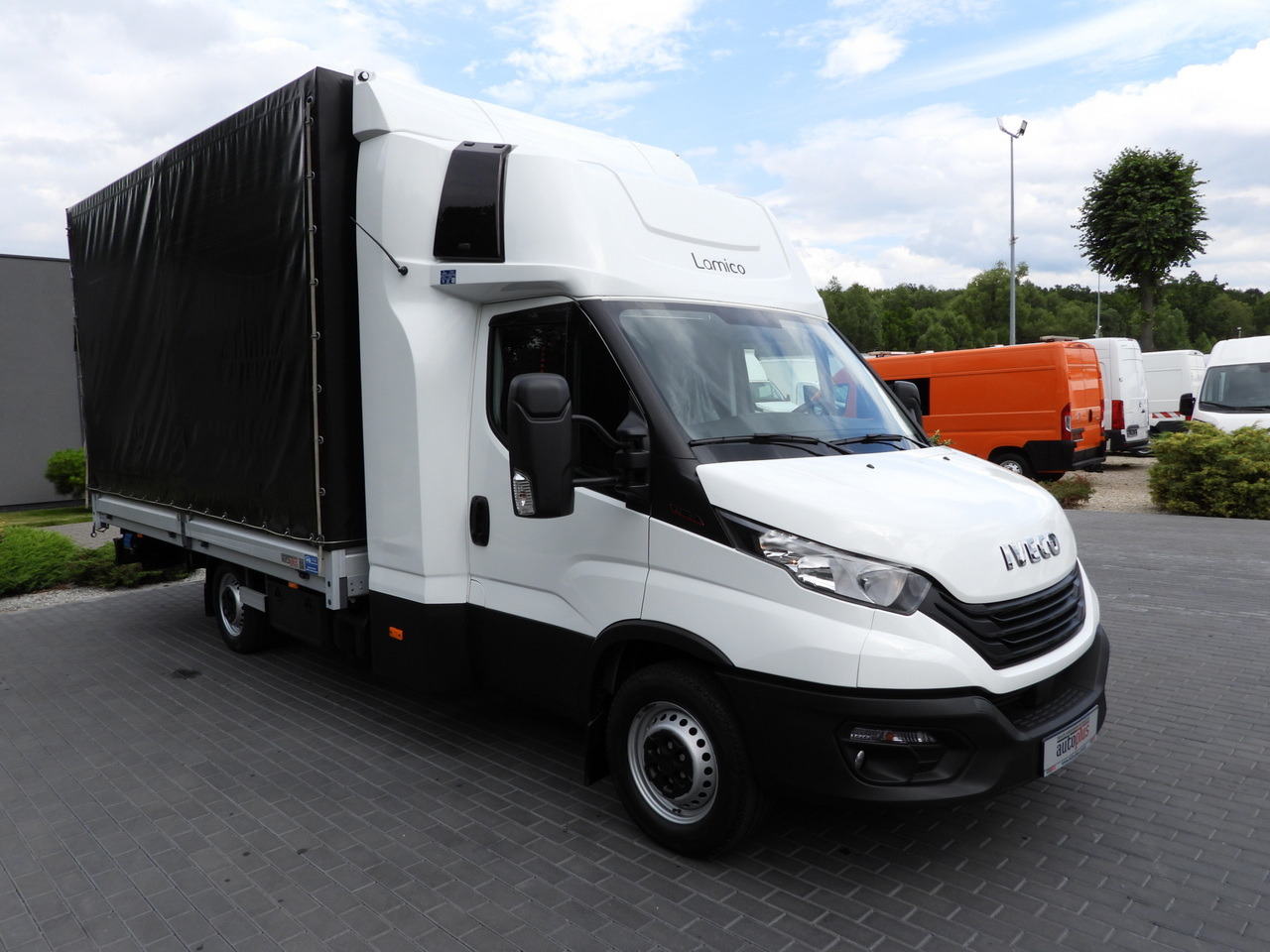 IVECO DAILY 35S18 TARPAULIN LIFT 10 PALLETS WEBASTO CRUISE CONTROL PNEUMATICS AIR CONDITIONING 180HP - Plachtová dodávka: obrázok 4 IVECO DAILY 35S18 TARPAULIN LIFT 10 PALLETS WEBASTO CRUISE CONTROL PNEUMATICS AIR CONDITIONING 180HP - Plachtová dodávka: obrázok 4