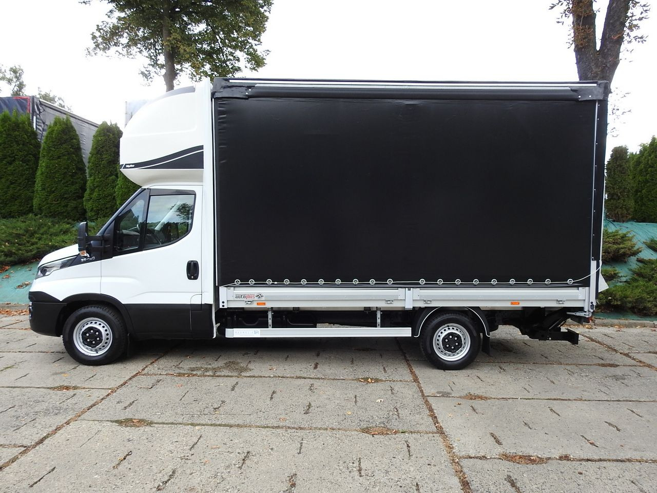 Plachtová dodávka IVECO DAILY 35S18 TARPAULIN LIFT 8 PALLETS CRUISE CONTROL AIR CONDITIONING  180HP: obrázok 9