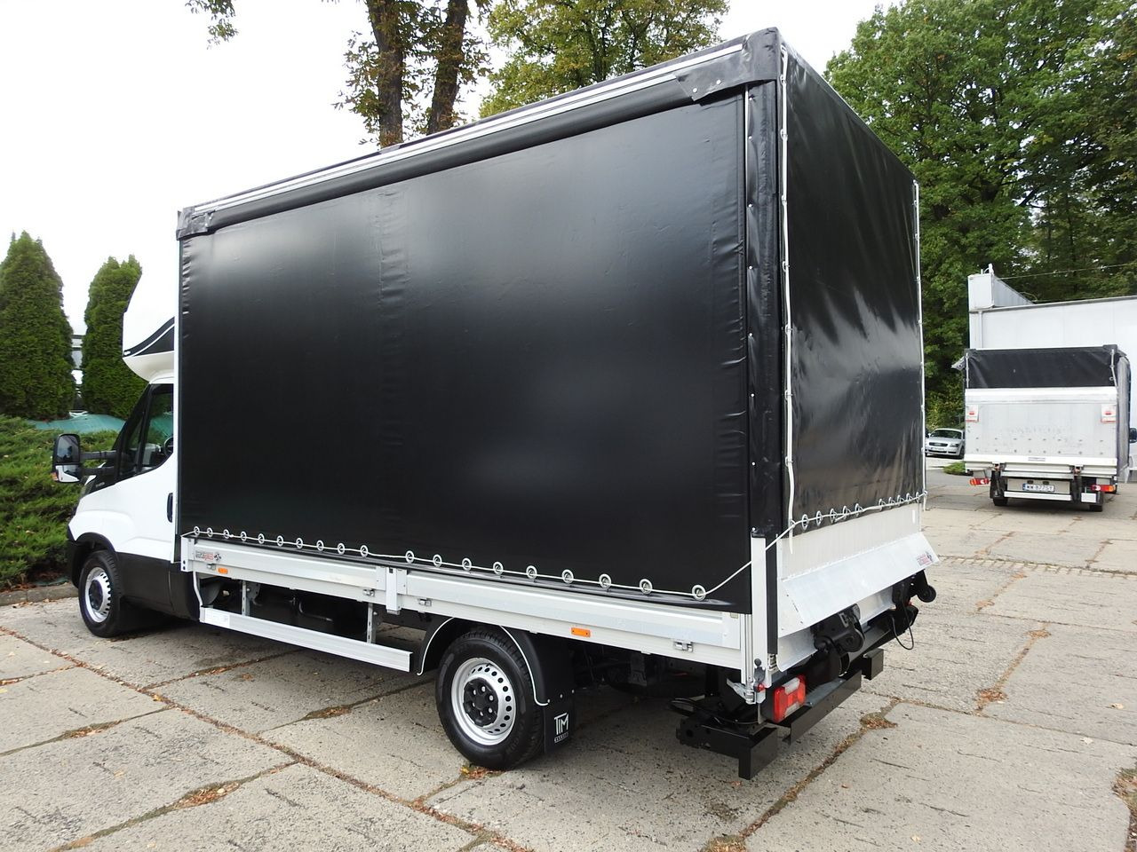 Plachtová dodávka IVECO DAILY 35S18 TARPAULIN LIFT 8 PALLETS CRUISE CONTROL AIR CONDITIONING  180HP: obrázok 10