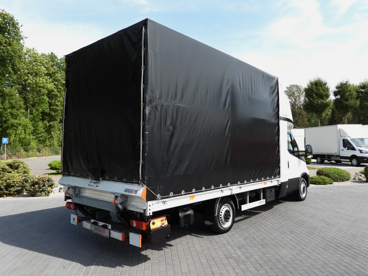 IVECO DAILY 35S18 TARPAULIN LIFT 8 PALLETS CRUISE CONTROL AIR CONDITIONING 180HP - Plachtová dodávka: obrázok 3 IVECO DAILY 35S18 TARPAULIN LIFT 8 PALLETS CRUISE CONTROL AIR CONDITIONING 180HP - Plachtová dodávka: obrázok 3