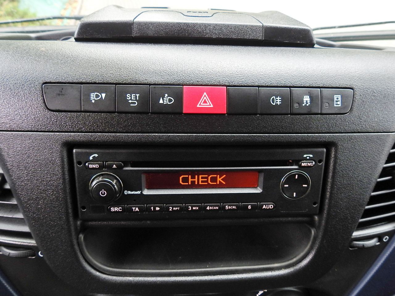 Plachtová dodávka IVECO DAILY 35S18 TARPAULIN LIFT 8 PALLETS CRUISE CONTROL AIR CONDITIONING  180HP: obrázok 39