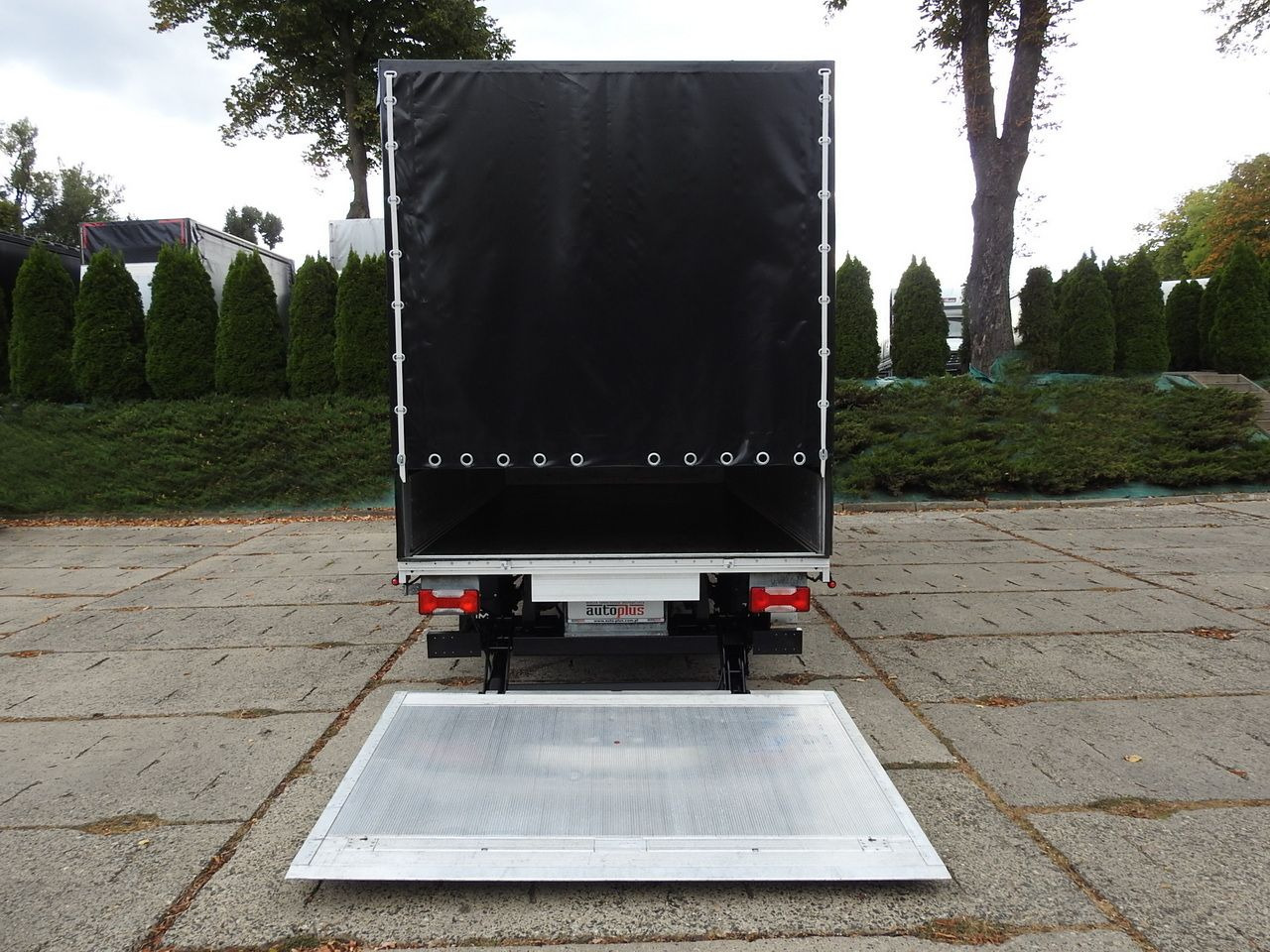 Plachtová dodávka IVECO DAILY 35S18 TARPAULIN LIFT 8 PALLETS CRUISE CONTROL AIR CONDITIONING  180HP: obrázok 13