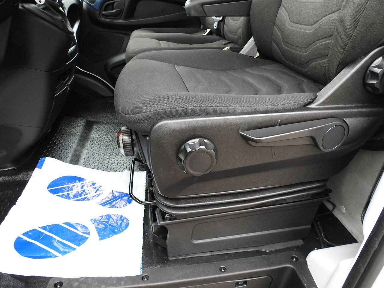 Plachtová dodávka IVECO DAILY 35S18 TARPAULIN LIFT 8 PALLETS CRUISE CONTROL AIR CONDITIONING  180HP: obrázok 30