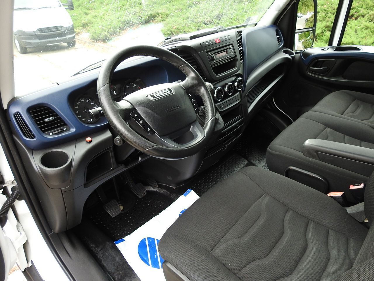 IVECO DAILY 35S18 TARPAULIN LIFT 8 PALLETS CRUISE CONTROL AIR CONDITIONING 180HP - Plachtová dodávka: obrázok 2 IVECO DAILY 35S18 TARPAULIN LIFT 8 PALLETS CRUISE CONTROL AIR CONDITIONING 180HP - Plachtová dodávka: obrázok 2