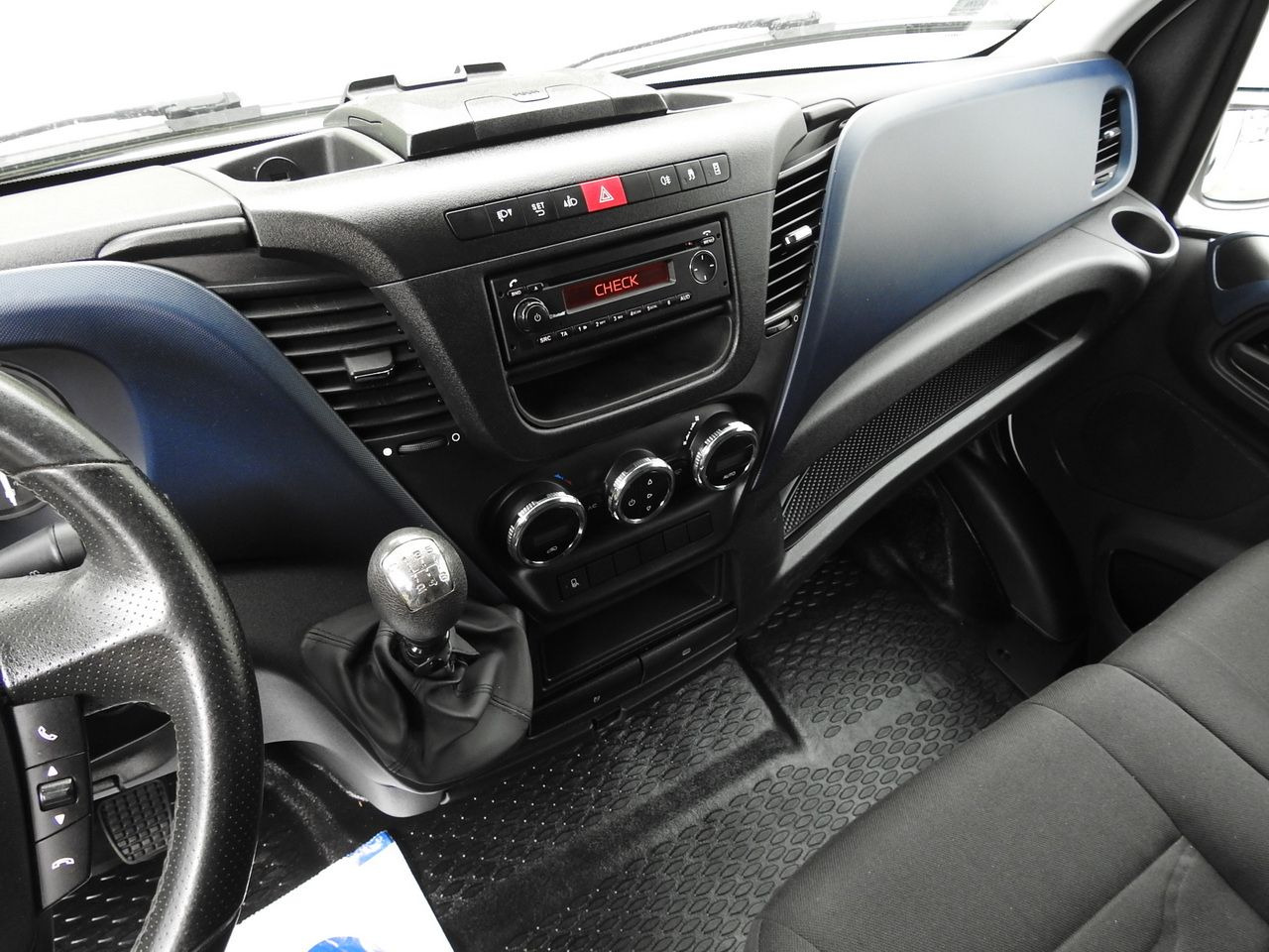 Plachtová dodávka IVECO DAILY 35S18 TARPAULIN LIFT 8 PALLETS CRUISE CONTROL AIR CONDITIONING  180HP: obrázok 35