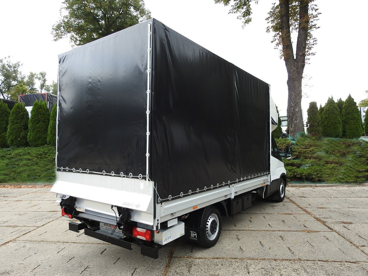 IVECO DAILY 35S18 TARPAULIN LIFT 8 PALLETS CRUISE CONTROL AIR CONDITIONING 180HP - Plachtová dodávka: obrázok 3 IVECO DAILY 35S18 TARPAULIN LIFT 8 PALLETS CRUISE CONTROL AIR CONDITIONING 180HP - Plachtová dodávka: obrázok 3