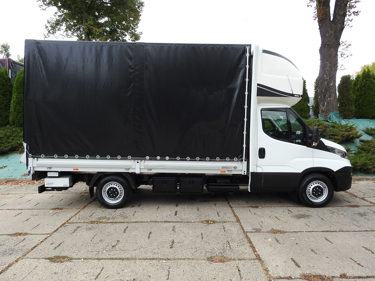 Plachtová dodávka IVECO DAILY 35S18 TARPAULIN LIFT 8 PALLETS CRUISE CONTROL AIR CONDITIONING  180HP: obrázok 7