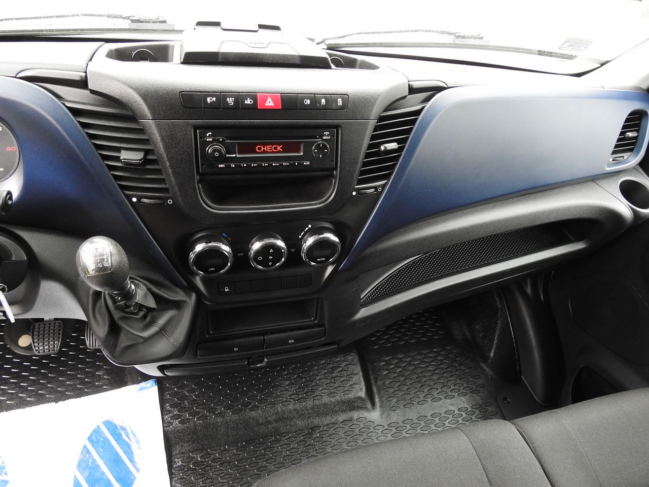 Plachtová dodávka IVECO DAILY 35S18 TARPAULIN LIFT 8 PALLETS CRUISE CONTROL AIR CONDITIONING  180HP: obrázok 36