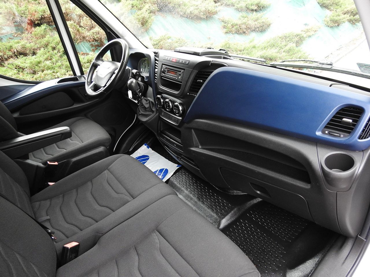 Plachtová dodávka IVECO DAILY 35S18 TARPAULIN LIFT 8 PALLETS CRUISE CONTROL AIR CONDITIONING  180HP: obrázok 41