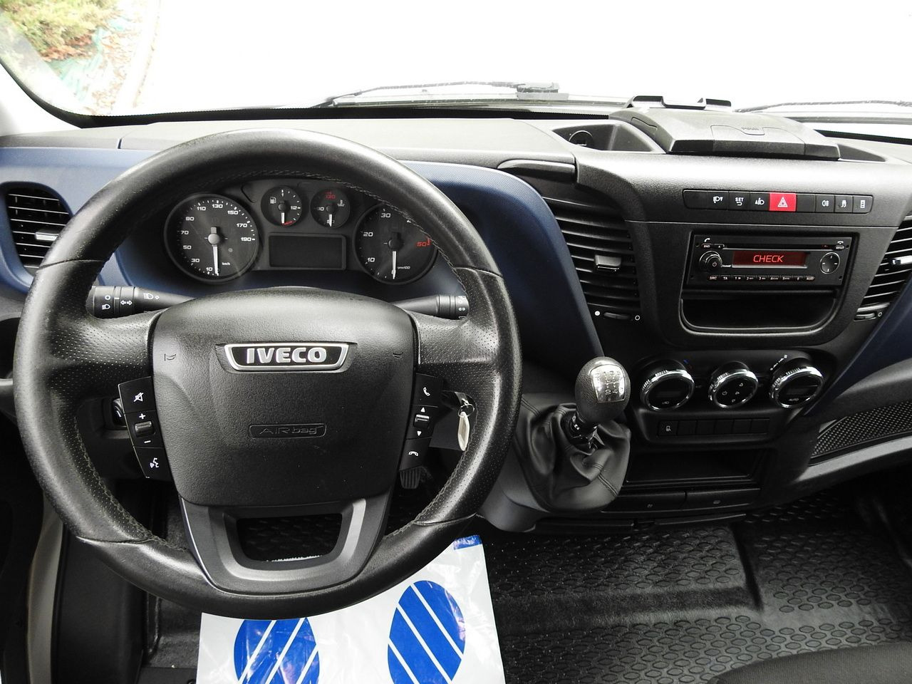 Plachtová dodávka IVECO DAILY 35S18 TARPAULIN LIFT 8 PALLETS CRUISE CONTROL AIR CONDITIONING  180HP: obrázok 32