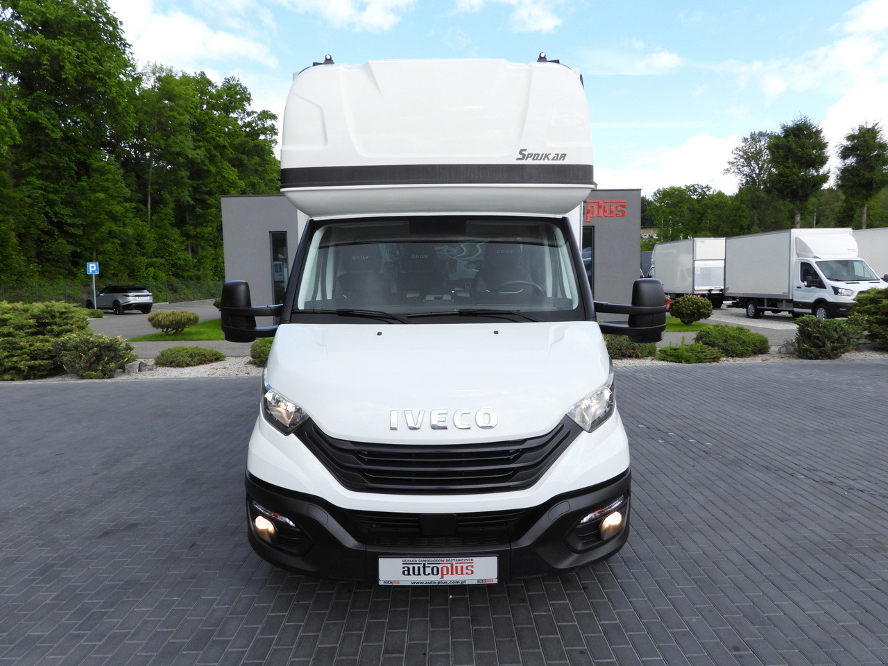 IVECO DAILY 35S18 TARPAULIN LIFT 8 PALLETS WEBASTO CRUISE CONTROL AIR CONDITIONING 180HP - Plachtová dodávka: obrázok 5 IVECO DAILY 35S18 TARPAULIN LIFT 8 PALLETS WEBASTO CRUISE CONTROL AIR CONDITIONING 180HP - Plachtová dodávka: obrázok 5